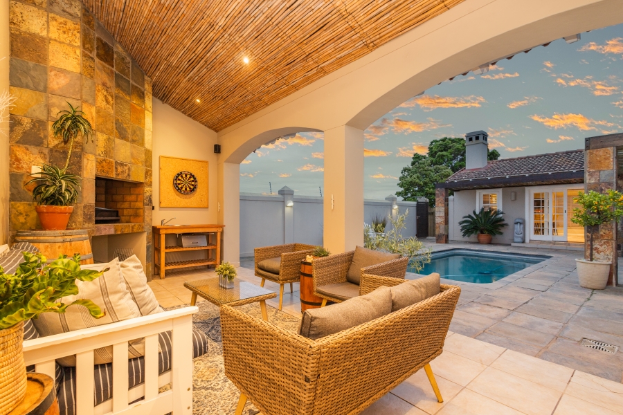 4 Bedroom Property for Sale in Schoongezicht Western Cape